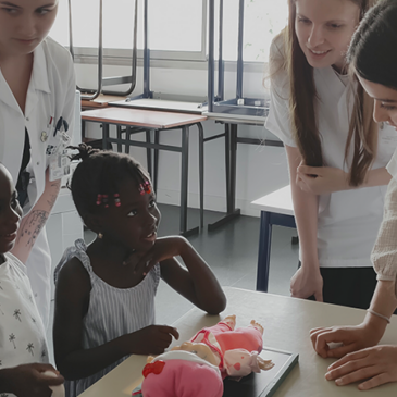 Nos étudiants à l’école des nounours !